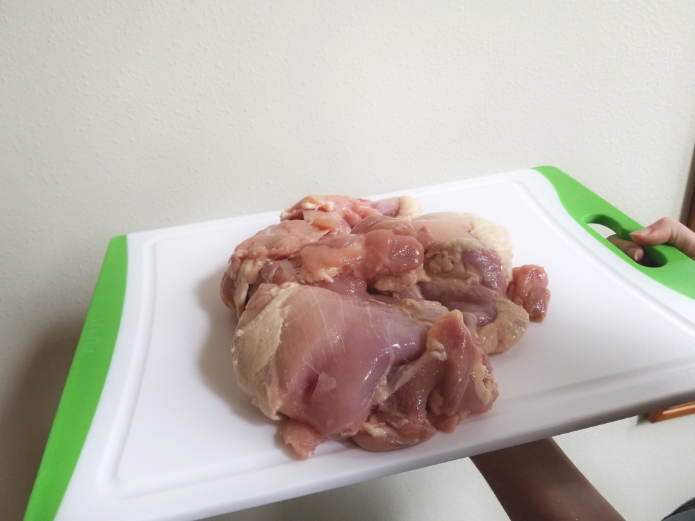 is raw cat food expensive? raw chicken thighs on a cutting board